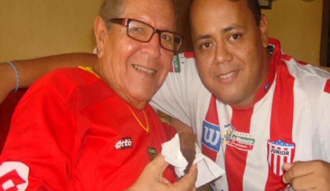 El periodista deportivo Luis Alberto "Cheo" Feliciano en compañía de su hijo Holman Feliciano.