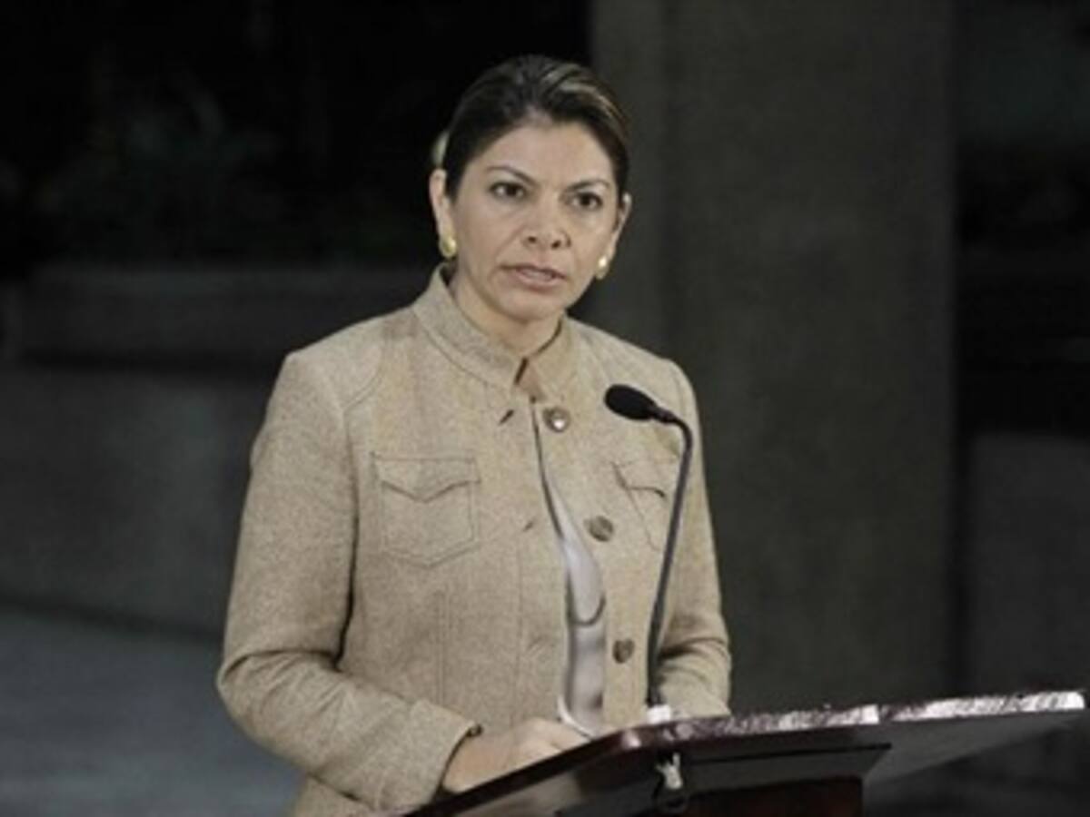 Presidenta de Costa Rica marcha contra planes expansionistas de Nicaragua