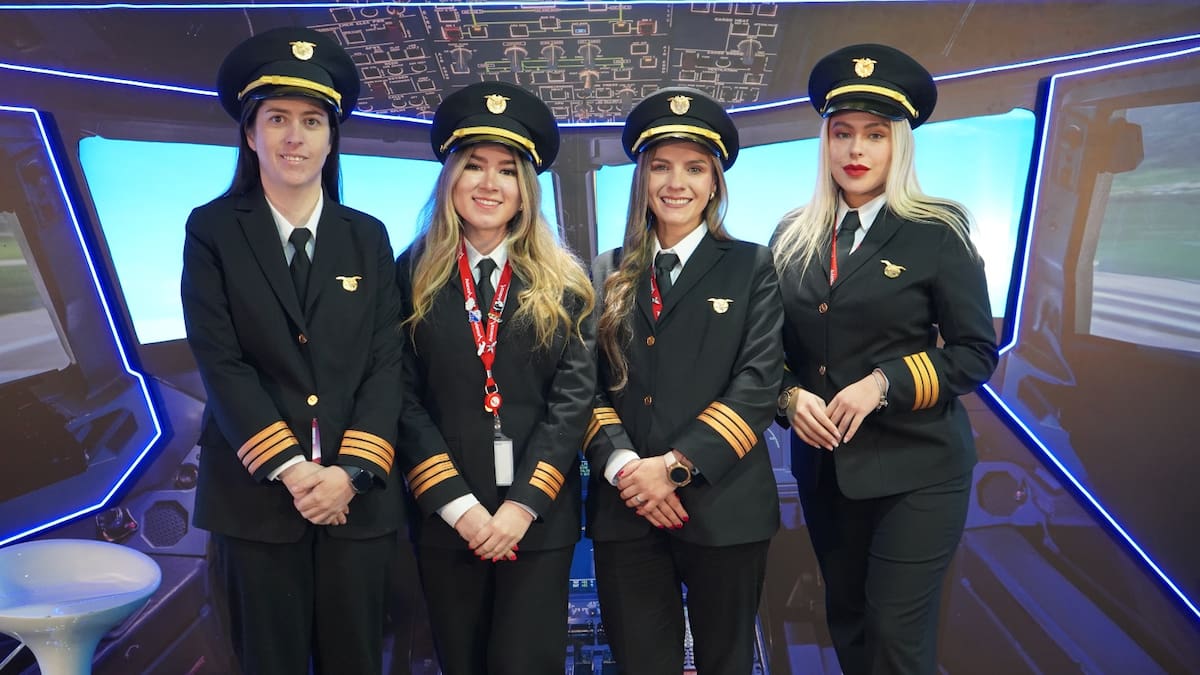 Avianca abre convocatoria de becas para mujeres que quieran estudiar aviación