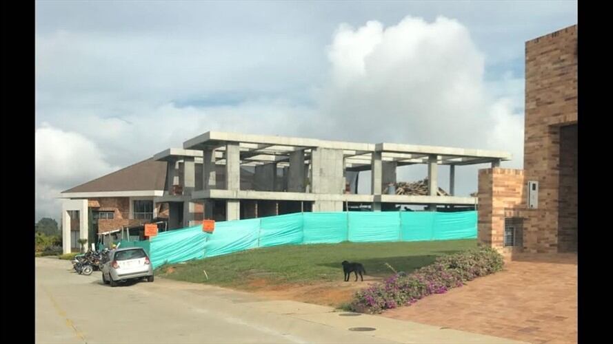 Conyugue de coronel Aguilar construye casa de más de 4.000 millones. Foto: Suministrada por Leszli Kálli.