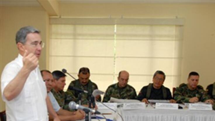 Uribe afirma que 'Colombia no va a aceptar el chantaje' de gobiernos extranjeros