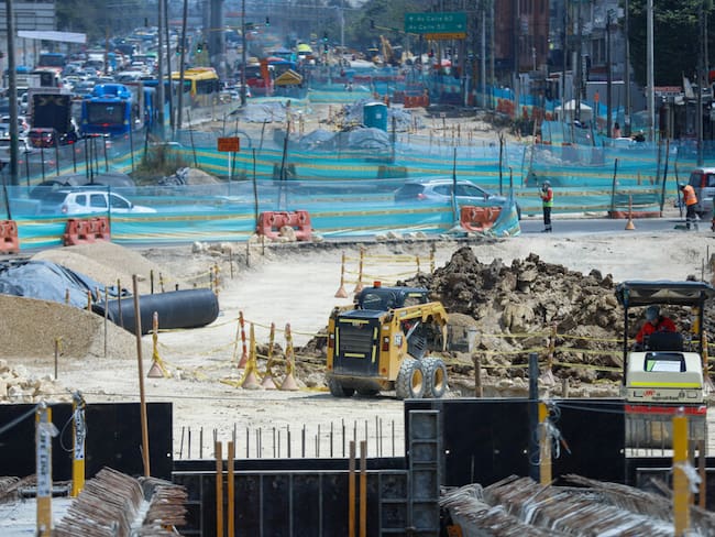¿Cuáles son las rutas alternas por obras del puente de la Calle 68 con Av 1° de Mayo?