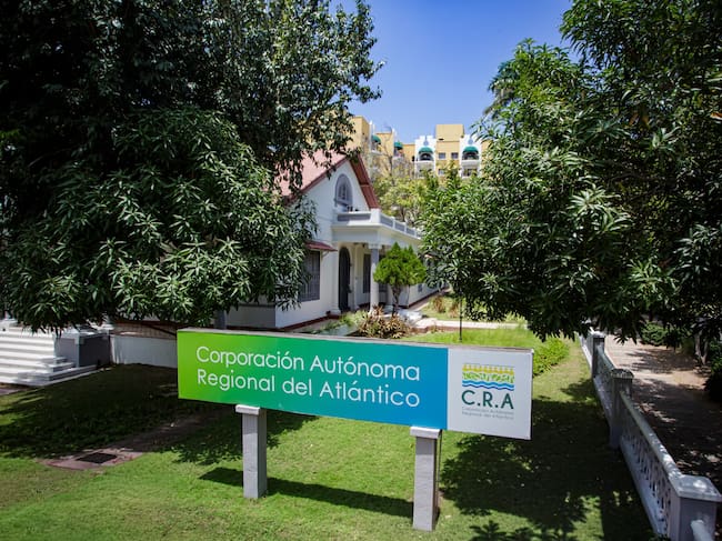 Fachada de la C.R.A.