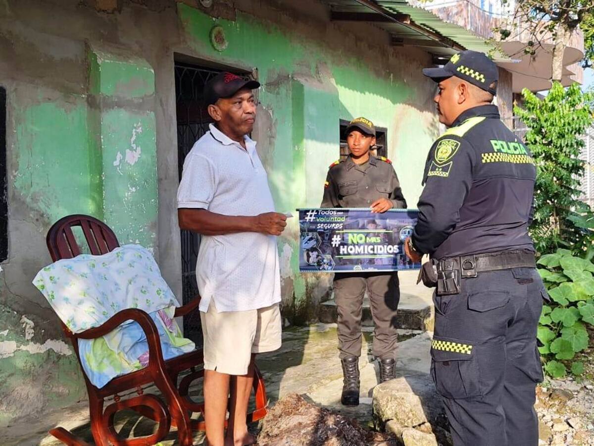 Policía adelanta campañas puerta a puerta para prevenir el hurto a personas