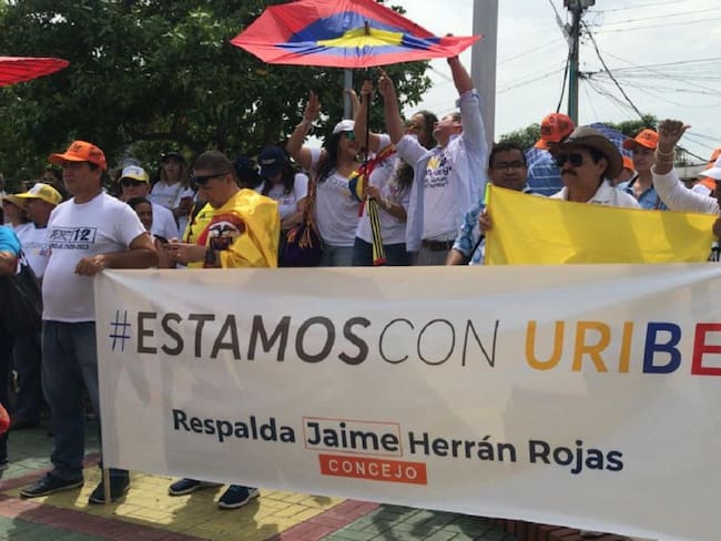 En Barranquilla realizaron plantón en respaldo a Uribe