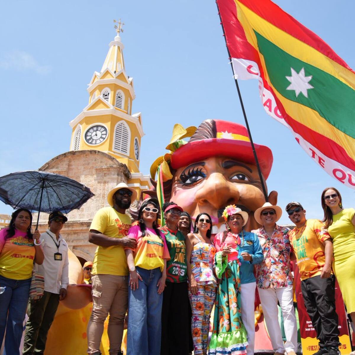 Macrofiguras festivas ya están exhibidas en espacios públicos del centro histórico de Cartagena