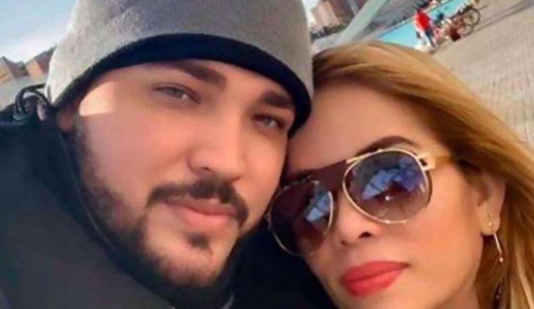 Jessi Uribe junto a Sandra Barrios, exesposa. 