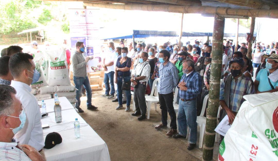 Entrega de ayudas a cafeteros