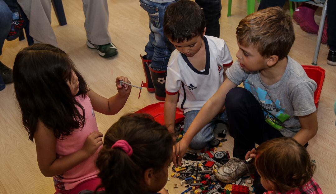 Niños venezolanos en Colombia