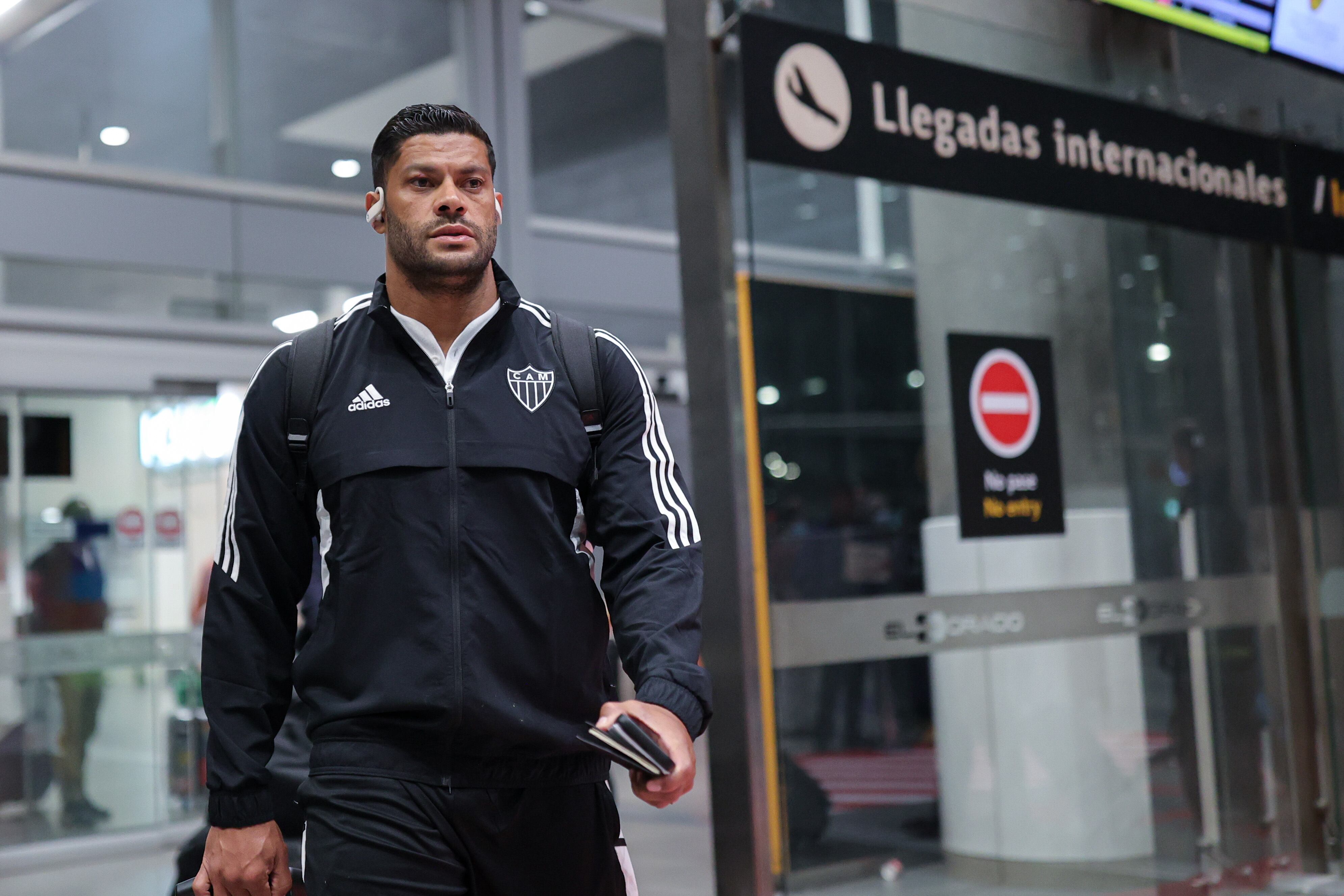Hulk, delantero de Atlético Mineiro, a su llegada a la capital del país / Twitter: @Atletico