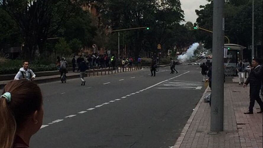 Cierre de vías por disturbios en la calle 72 . Foto: La Wcon Julio Sánchez Cristo