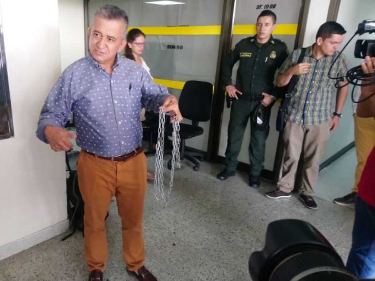 “Entrego mis cadenas a la JEP”: ex secuestrado de las Farc