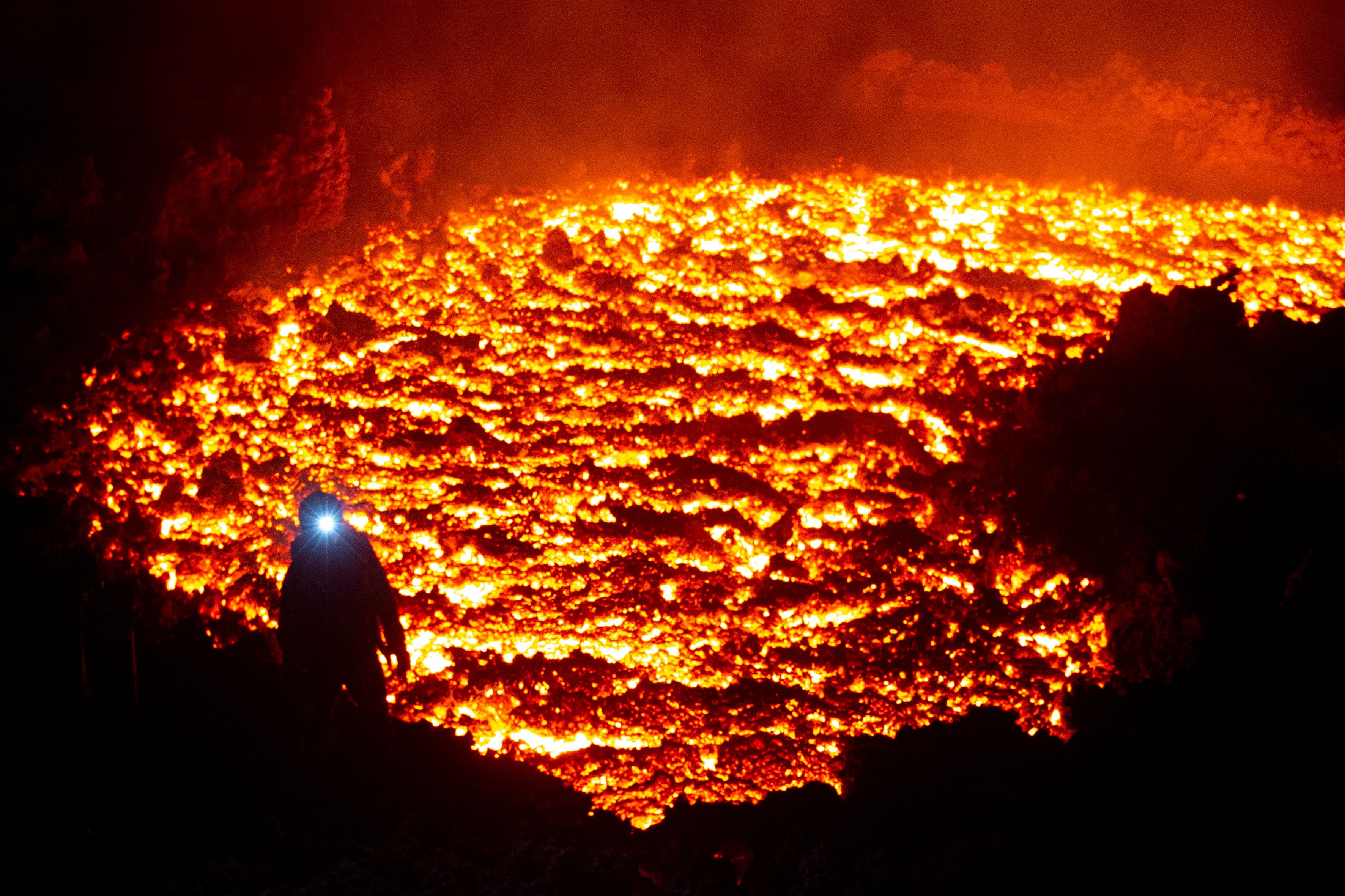 Uno de los volcanes ubicados en la región de Kamchatka, el el oriente de Rusia. 
(Foto: MAXIM FESYUNOV/AFP via Getty Images)