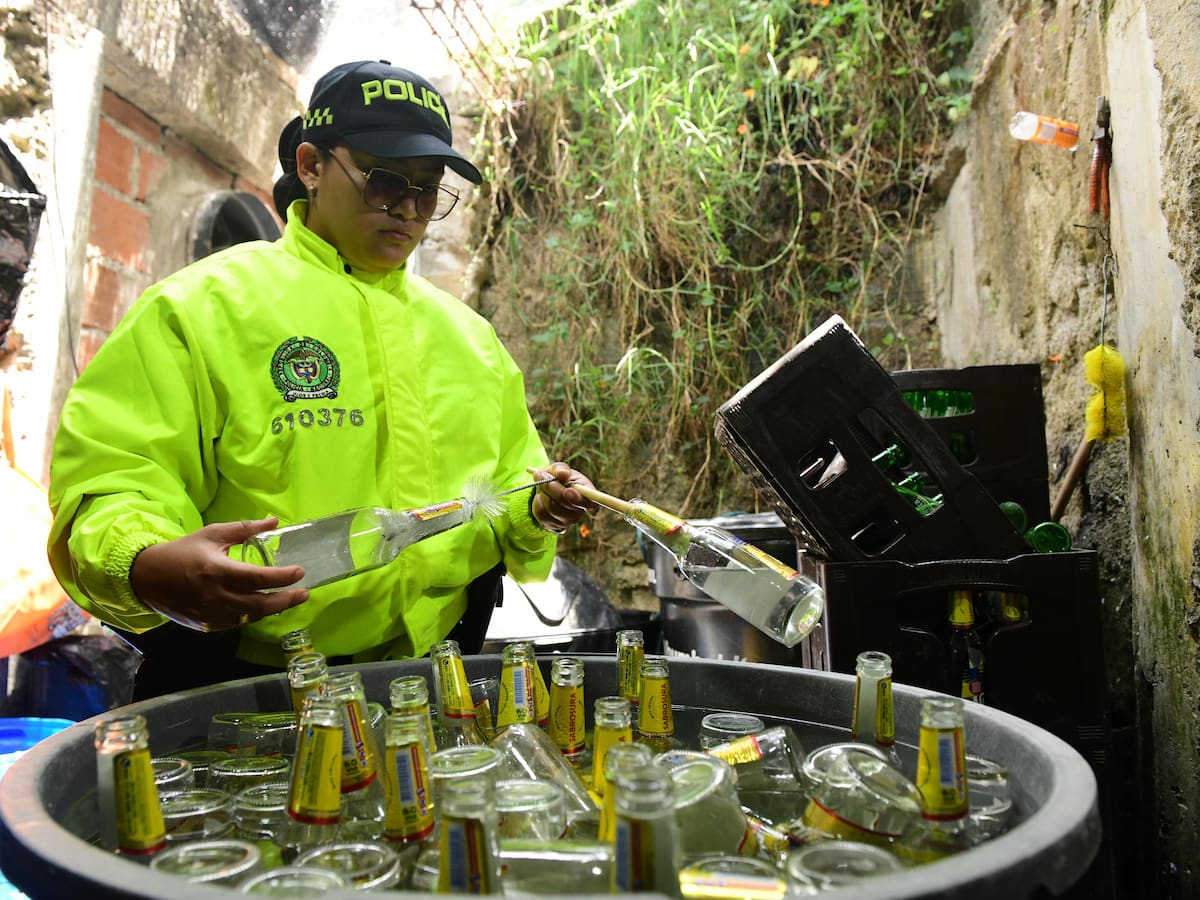 Desmantelan red que envasaba cerveza adulterada para la Feria de las Flores en Medellín