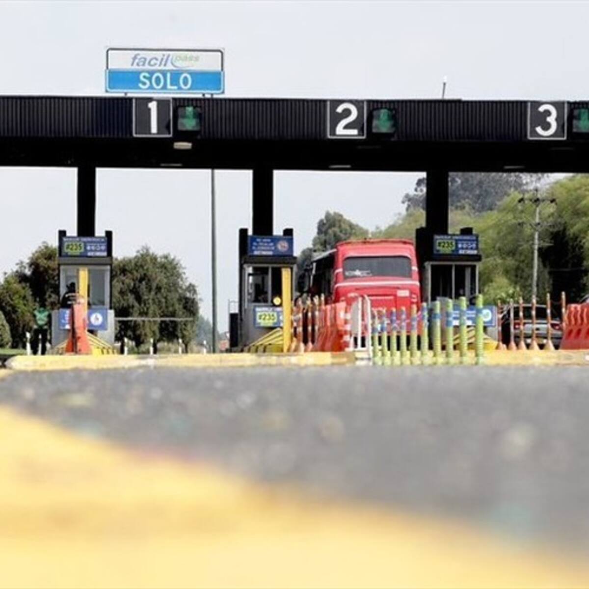¿Por qué hay peajes en Colombia que aumentaron para 2025 su precio por encima de lo anunciado?