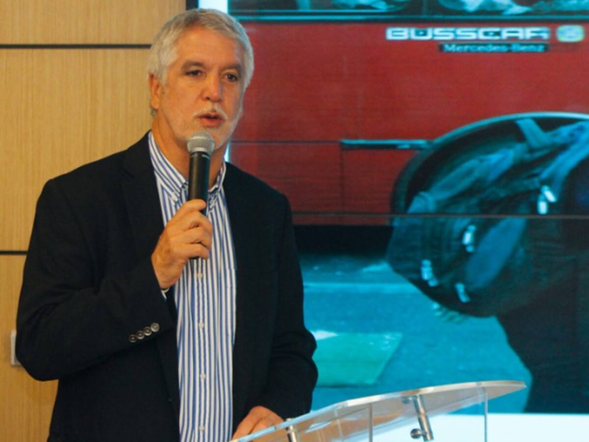Bogotanos rajan los primeros meses de gestión de Peñalosa: estudio