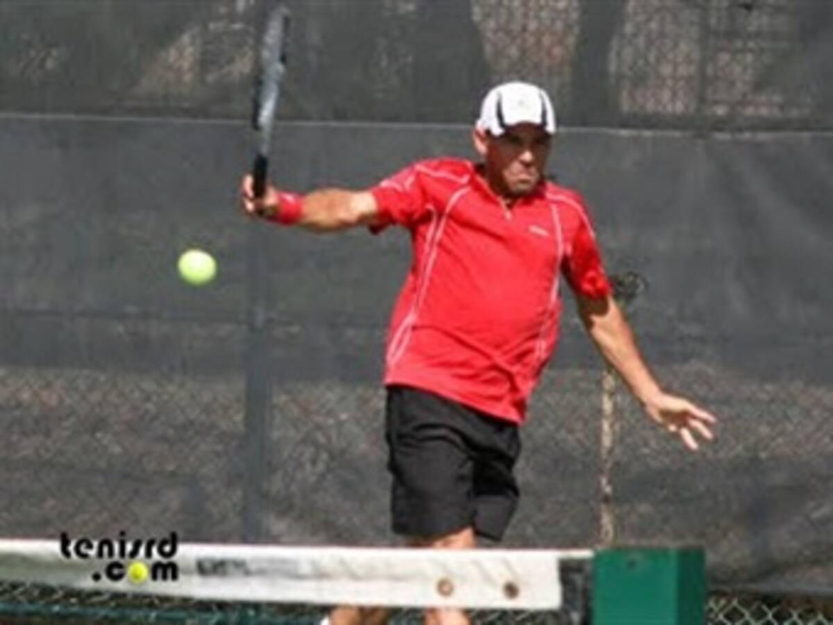 El tenista dominicano Víctor Estrella se proclamó campeón del Seguros Bolívar Open de Medellín