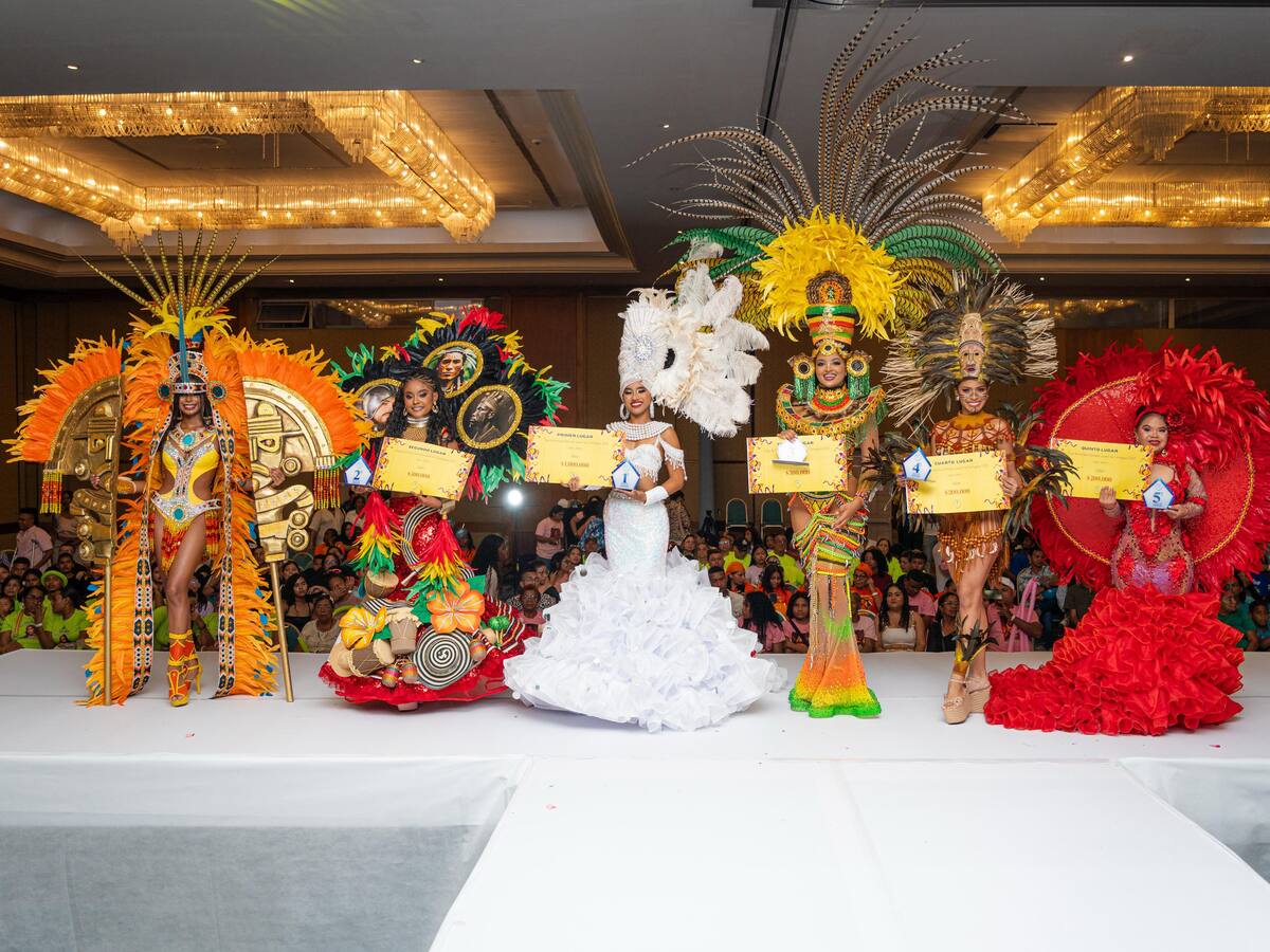 Aspirantes a Reinado Juvenil de Cartagena 2025 desfilaron en traje de fantasía