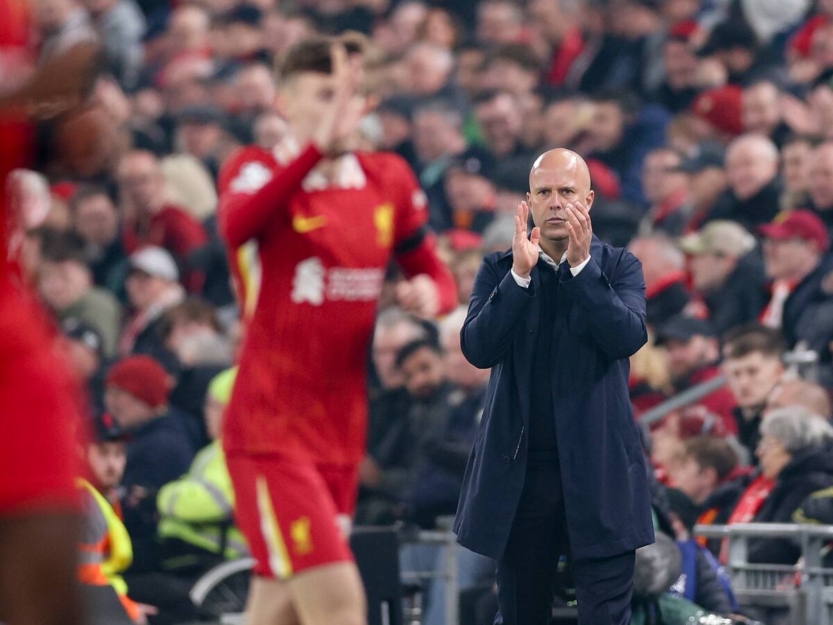 Arne Slot acaba los rumores sobre las suplencias de Luis Díaz: “Para mí es un titular”