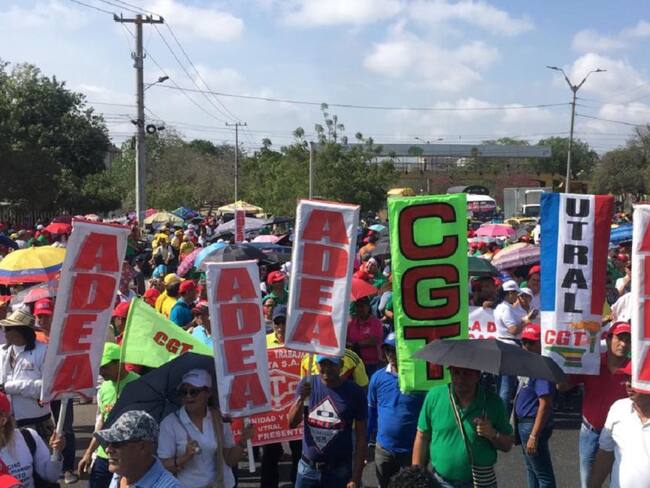 En Barranquilla los trabajadores marchan por la Murillo