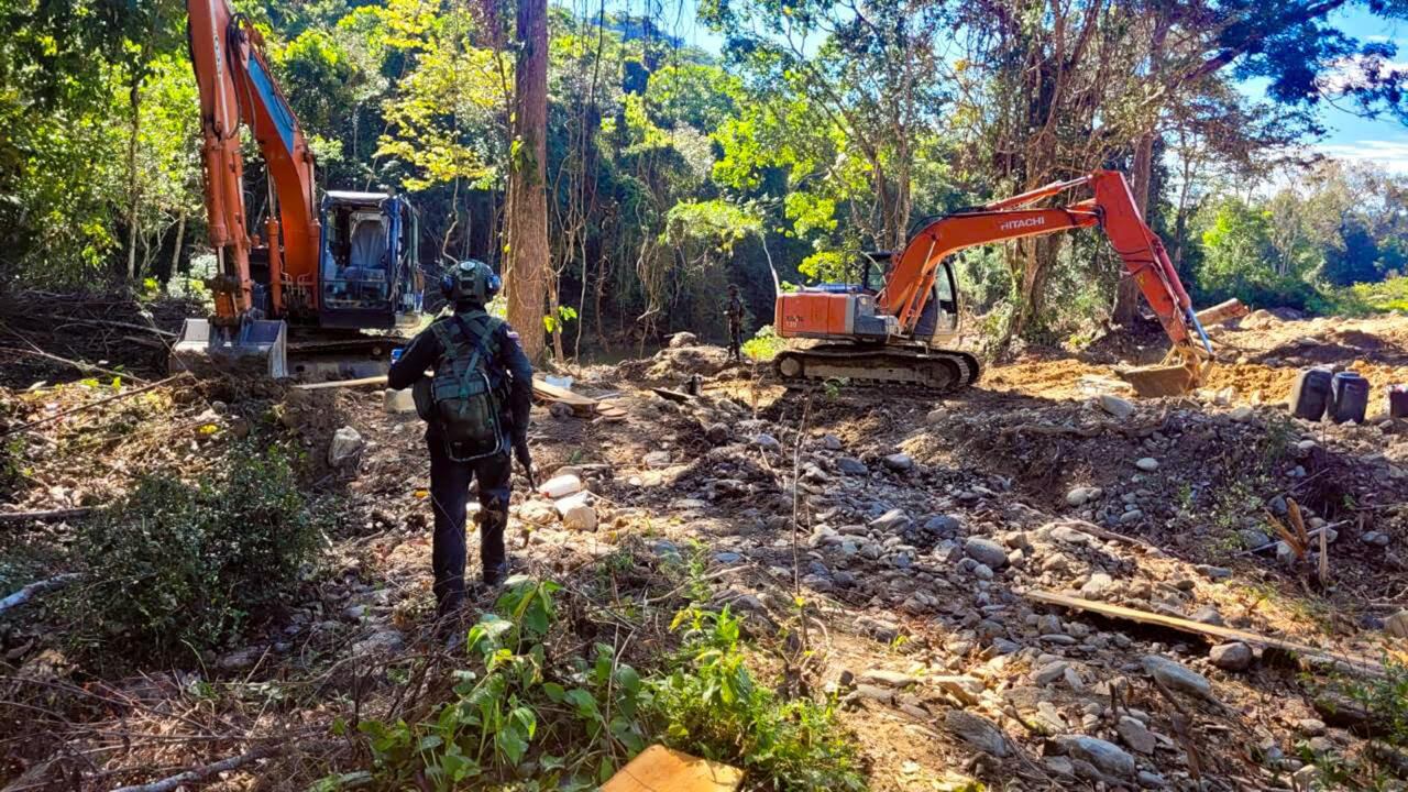 Las unidades mineras ilegales fueron destruidas por el Ejército en zona rural de San Carlos, Antioquia. Foto: Ejército.