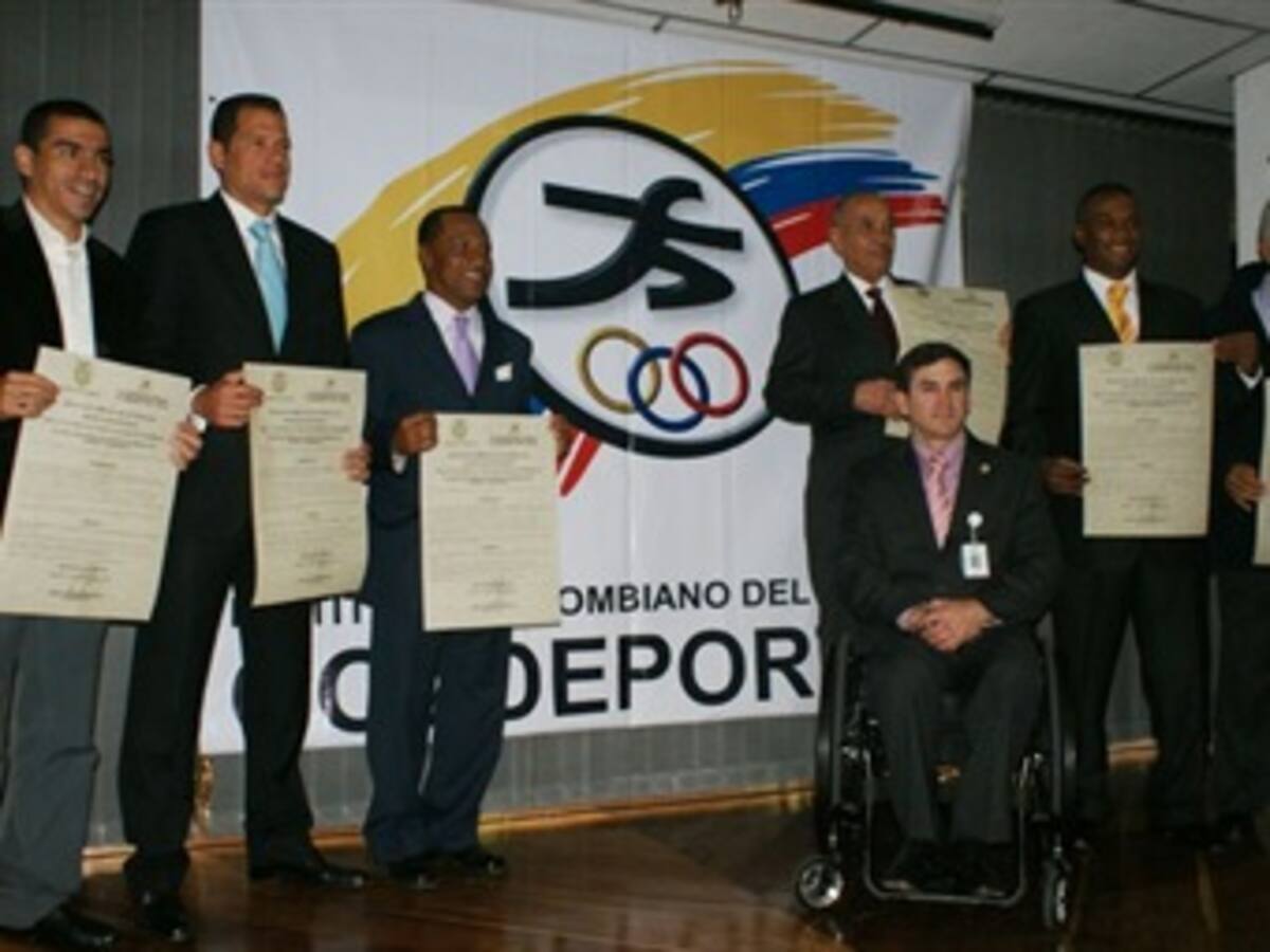 Coldeportes rindió homenaje a Glorias del fútbol colombiano