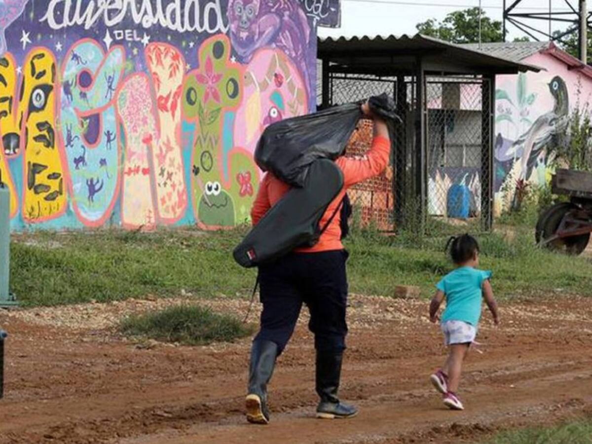 Inicia traslado de excombatientes en el ETCR Urías Rondón