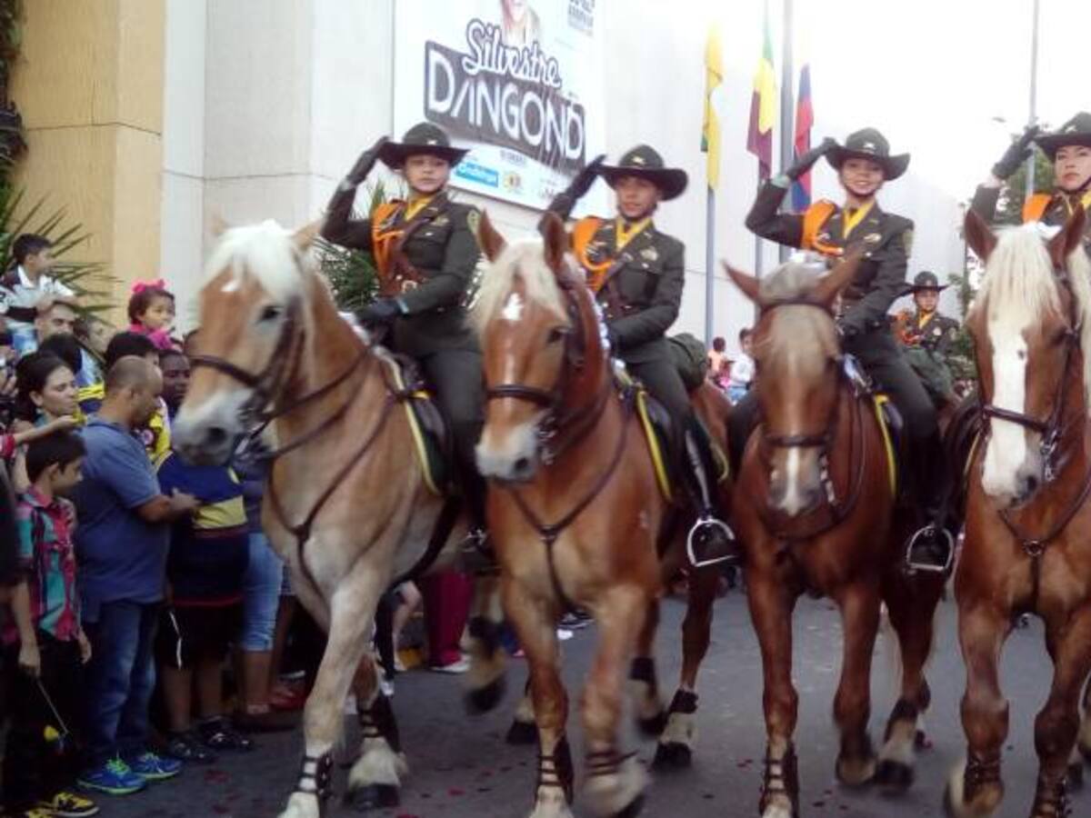 Las mujeres policías fueron las protagonistas del desfile de independencia en Armenia