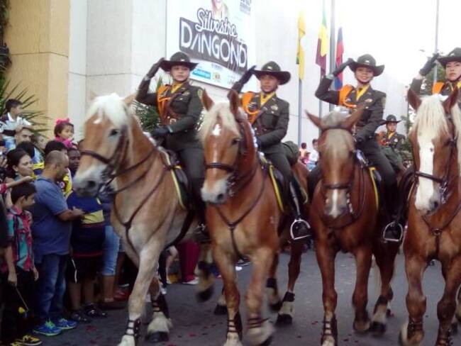 Las autoridades brindaron reconocimiento a las mujeres en el desfile de independencia