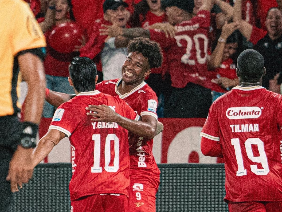 América de Cali celebró su cumpleaños número 99 ganándole el clásico de rojos a Santa Fe: Resumen