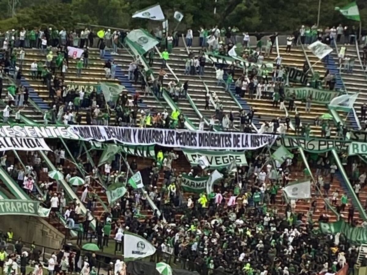 Clásico Nacional - América, suspendido por enfrentamiento entre aficionados y Policías