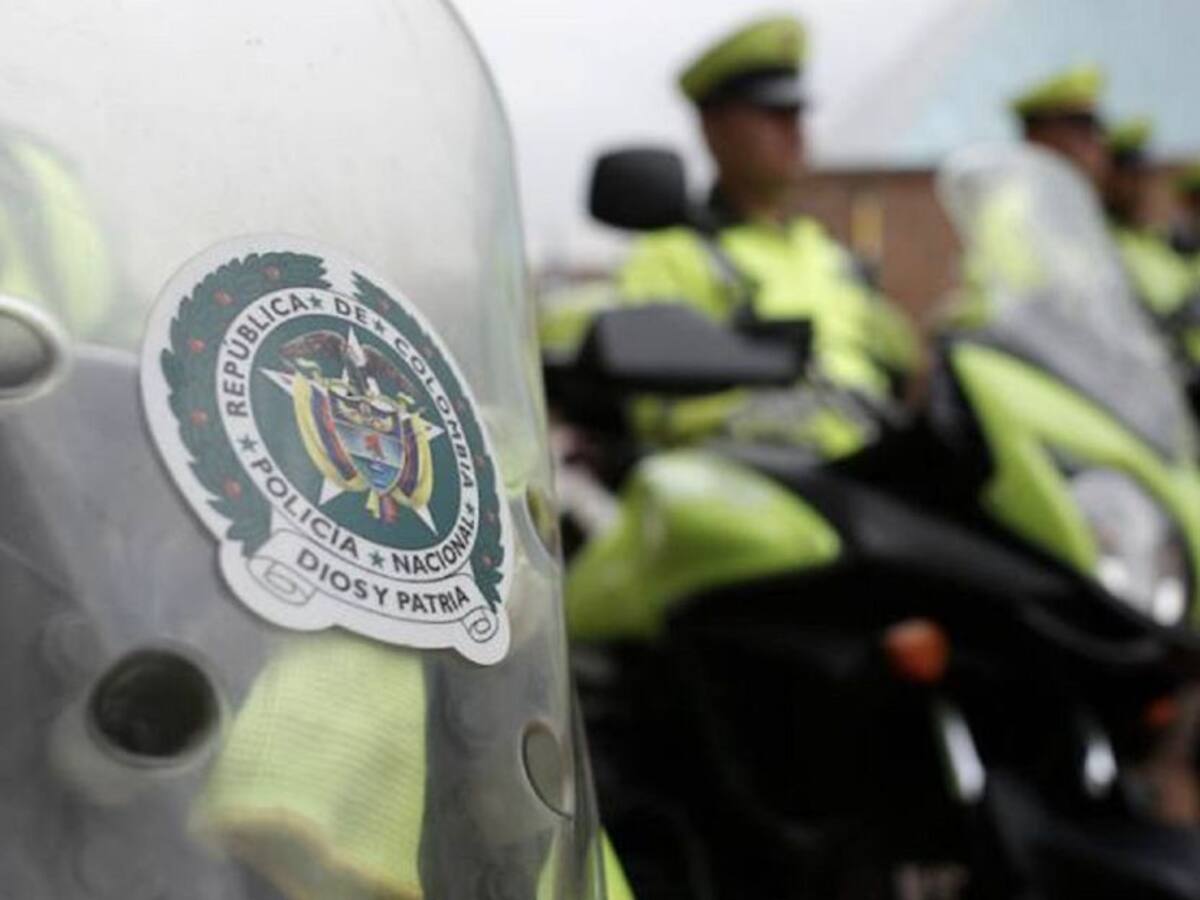 4 policías heridos por irrupción a un CAI durante marchas ayer en Medellín