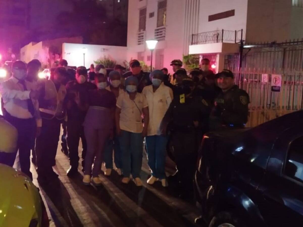 Policía rinde homenaje a personal sanitario en Cartagena y cinco municipios