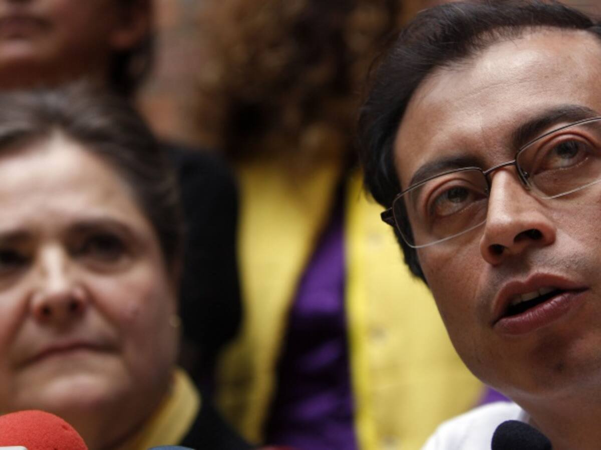 Renuncian dos funcionarios de confianza de Petro