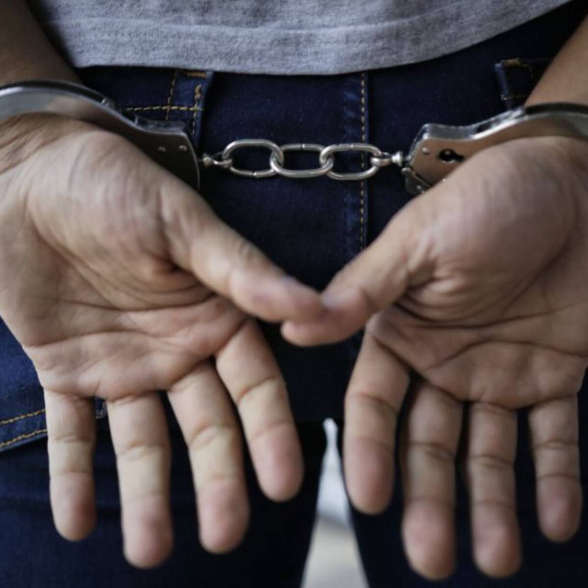Colombiano acusado de feminicidio es entregado por INTERPOL