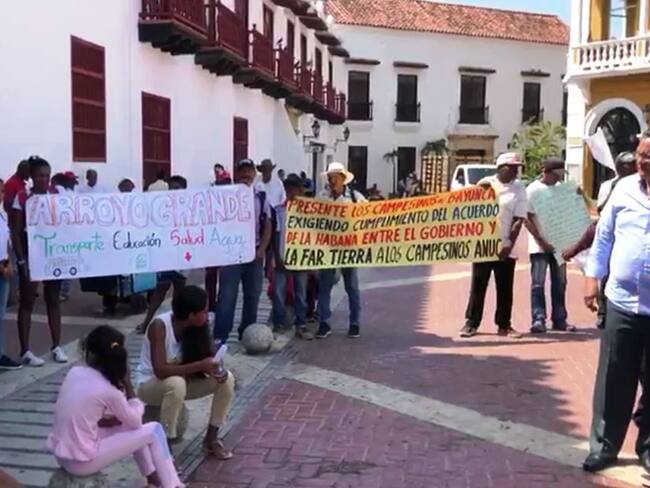 Campesinos de Bolívar protestaron para exigir compromisos de acuerdo de paz