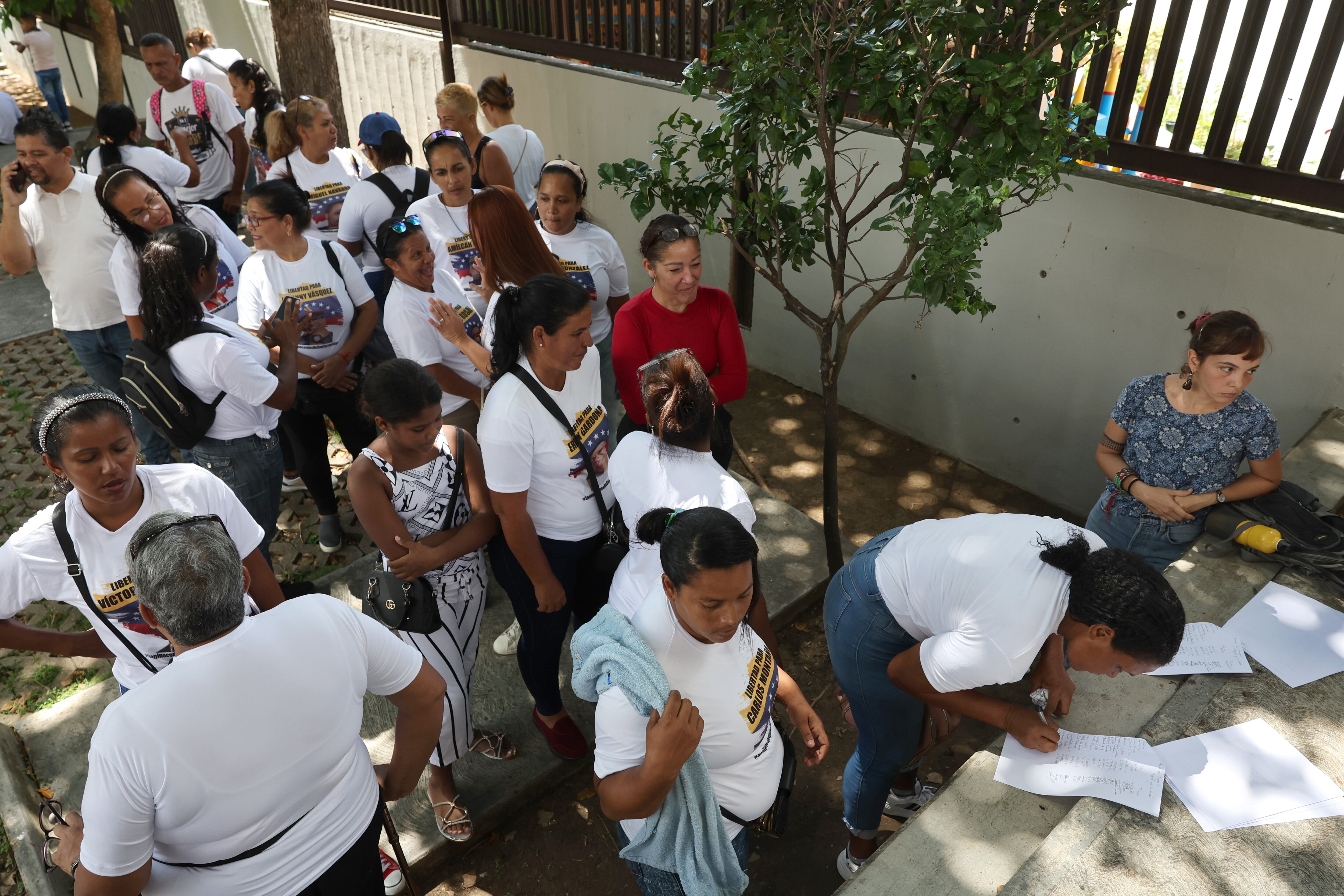 Los familiares de los menores detenidos, le piden al Tribunal Supremo la liberación de los adolescentes. (Foto: EFE)