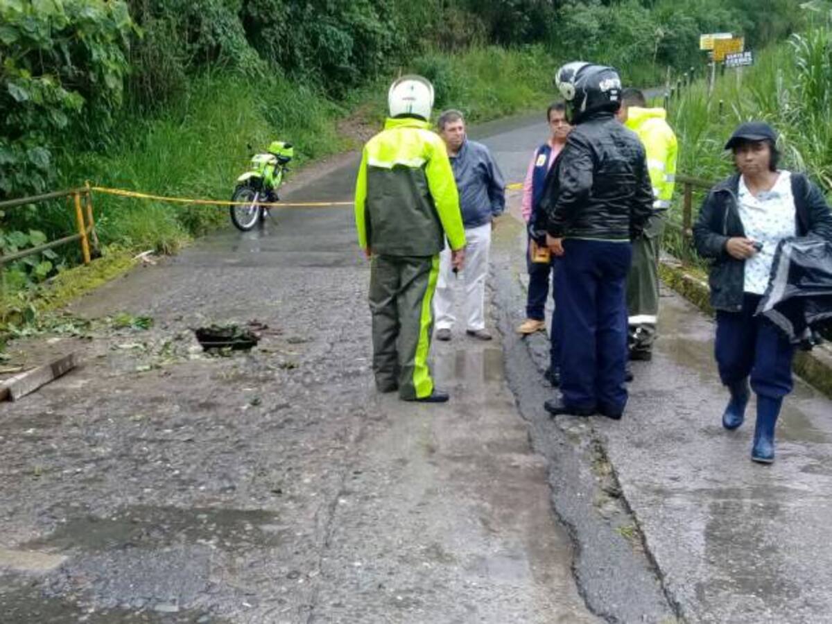 Puente entre Armenia y Circasia con paso restringido por daños