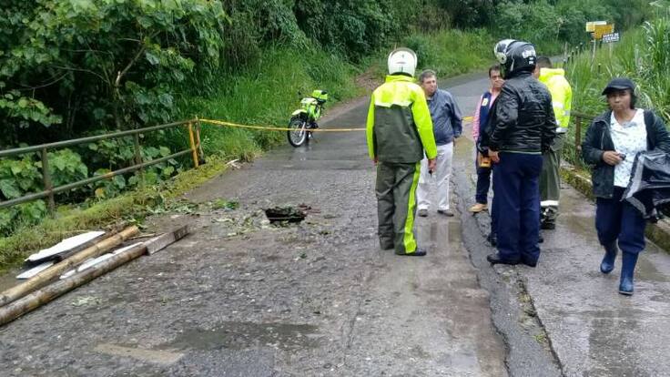 Puente entre Armenia y Circasia con paso restringido por daños