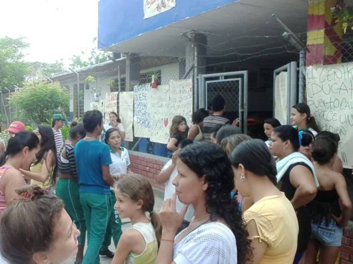 Paro educativo en Puerto Caldas