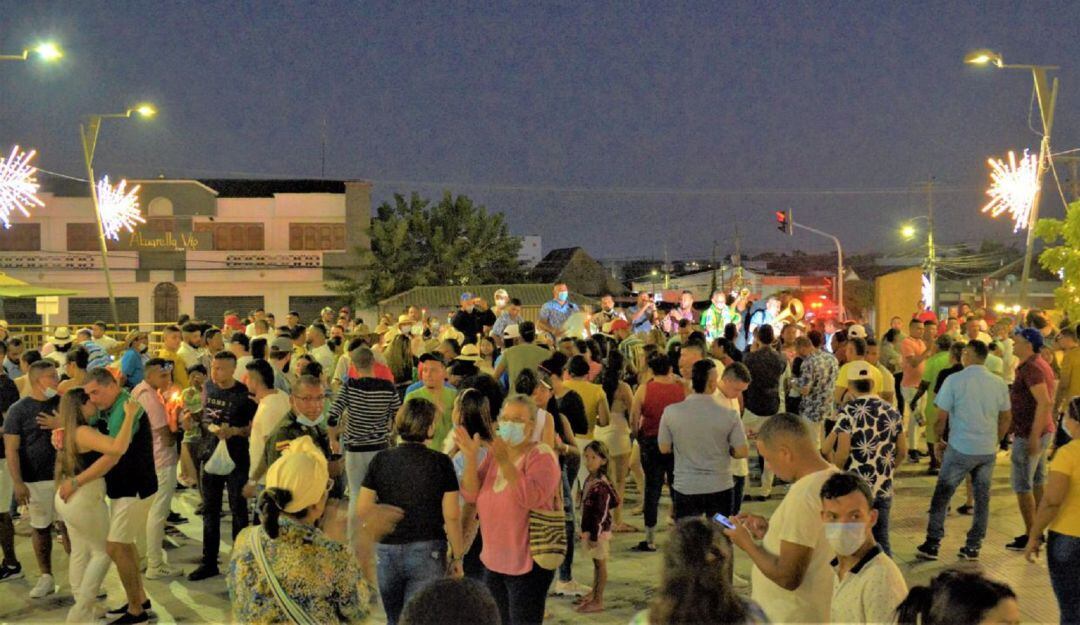 Desfiles, reinados, alboradas, noches de fandango y conciertos son algunas de las actividades que componen la agitada agenda festiva