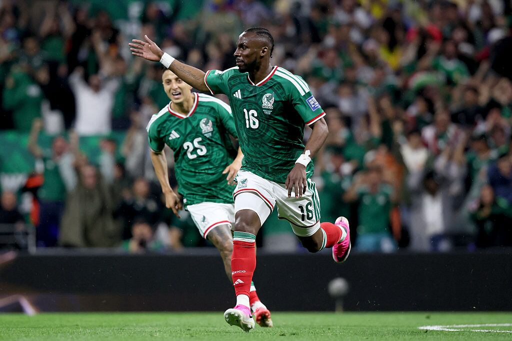 México se florea ante su afición, vence a Ecuador y avanza a octavos de final del Mundial: resumen. (Photo by Manuel Velasquez - FIFA/FIFA via Getty Images)
