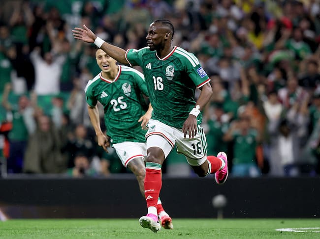 México se florea ante su afición, vence a Ecuador y avanza a octavos de final del Mundial: resumen. (Photo by Manuel Velasquez - FIFA/FIFA via Getty Images)