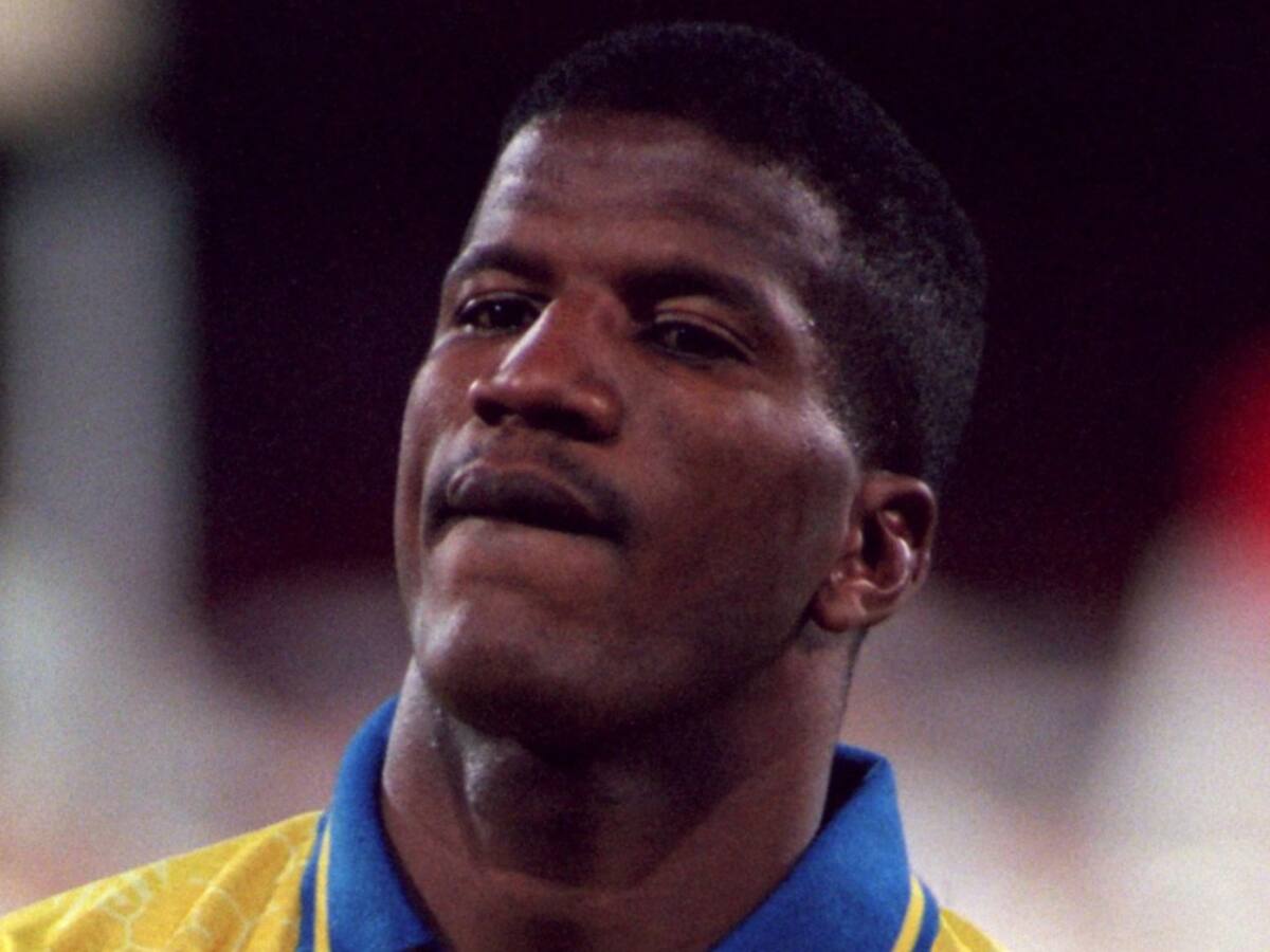 Hamilton Ricard abrió su divertido anecdotario del fútbol en El Alargue