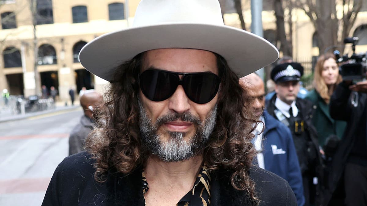 Russell Brand, exesposo de Katy Perry, se declara no culpable de nuevos cargos por delitos sexuales