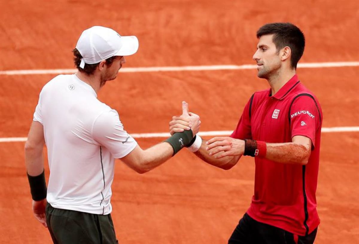 En la acción durante el francés Abren el torneo de tenis en Roland Garros en París, Francia.