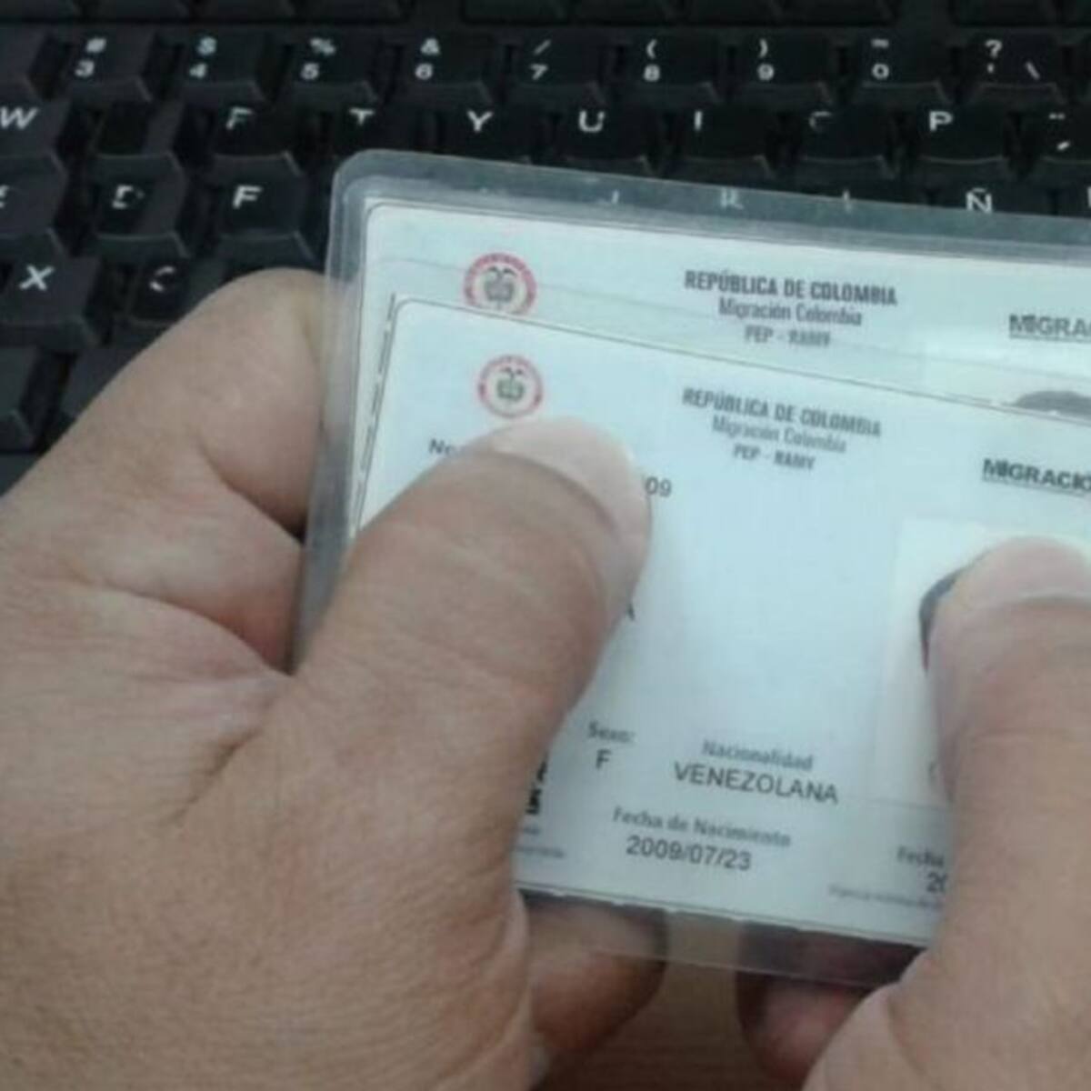 Extranjeros estarían falsificando documentos para acceder a vacunación