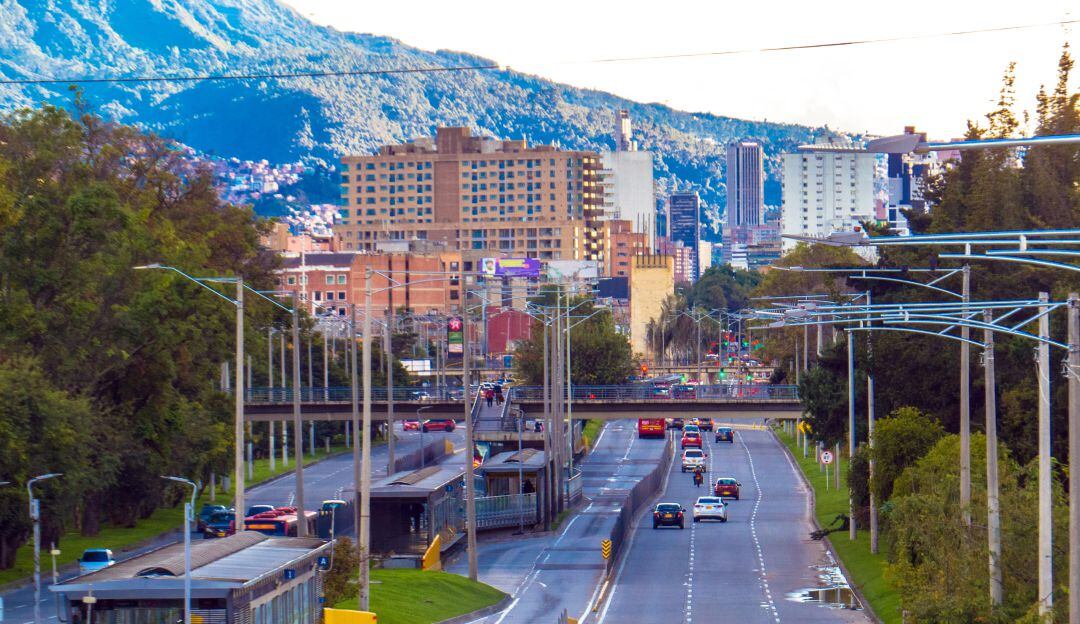 El trafico disminuye y la velocidad aumenta en Bogotá. 