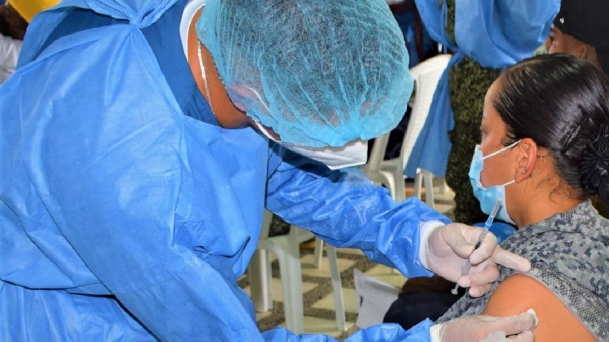 Inició vacunación a personal militar en Tumaco