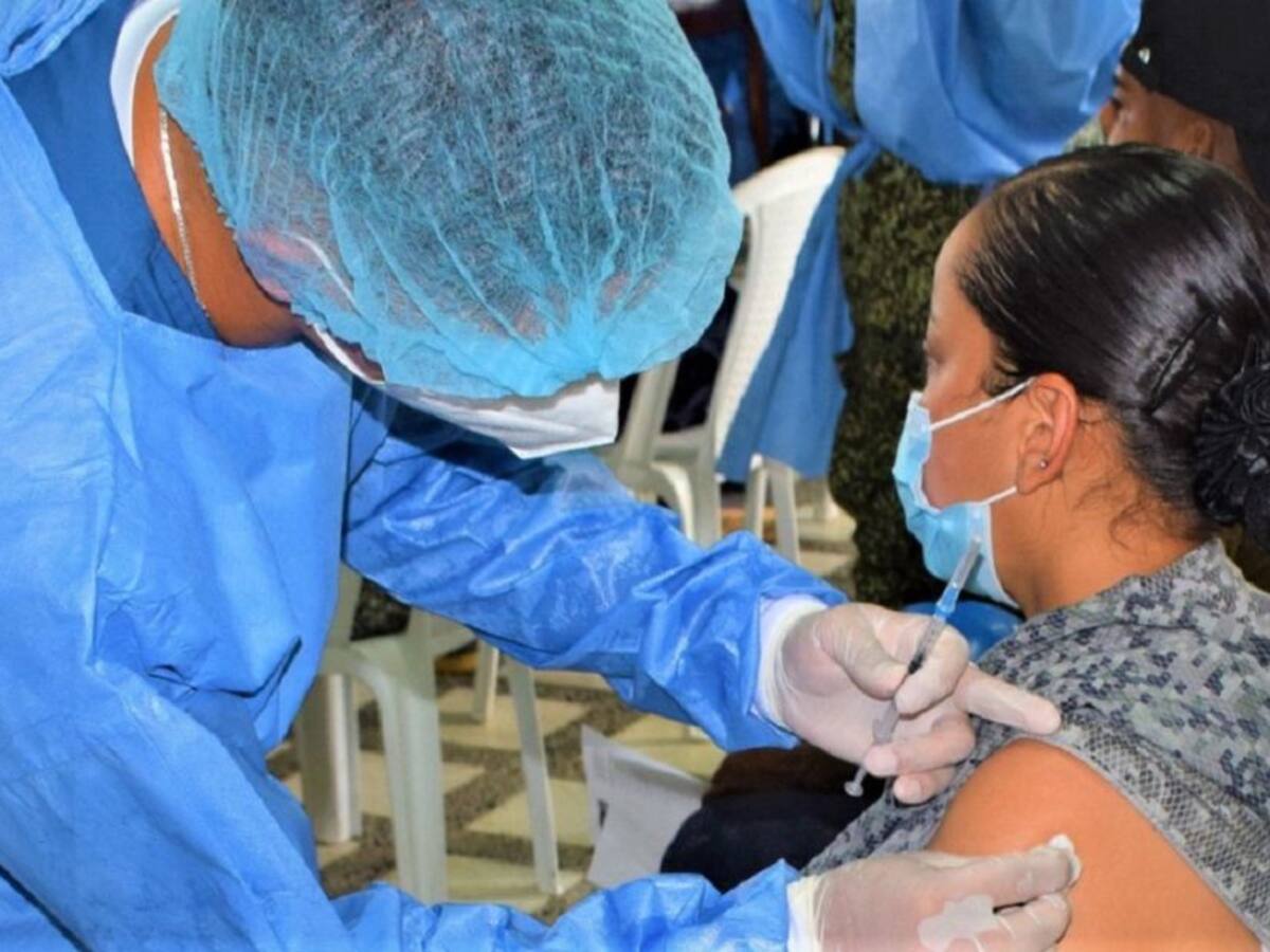 Inició vacunación a personal militar en Tumaco